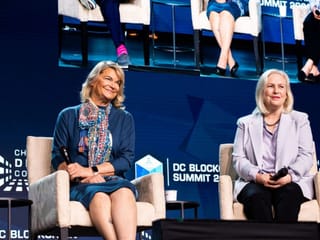 Senators Cynthia Lummis (left) and Kirsten Gillibrand (right). Source: Valerie Plesch, Bloomberg